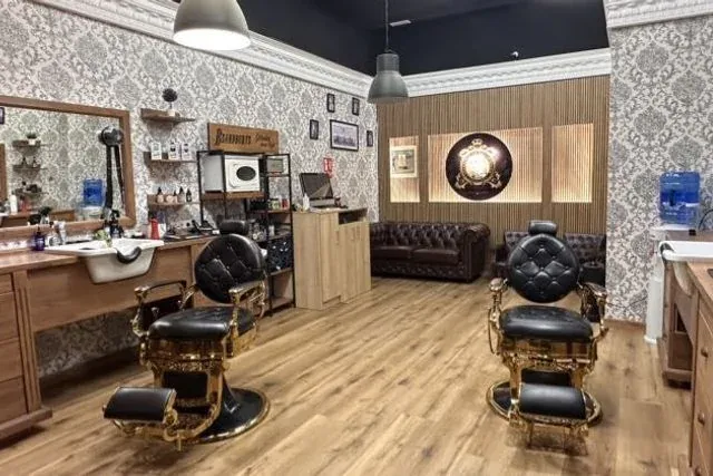 Interior de Barbería Pablo Olivares en Cartagena