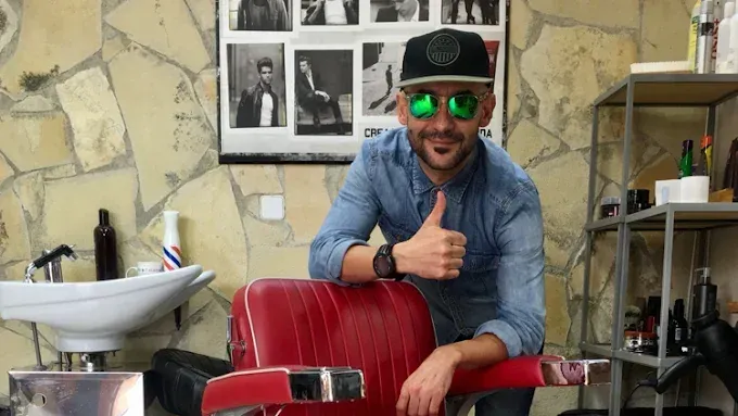 Escena de barbería del caso Nieto Rubén Barbero